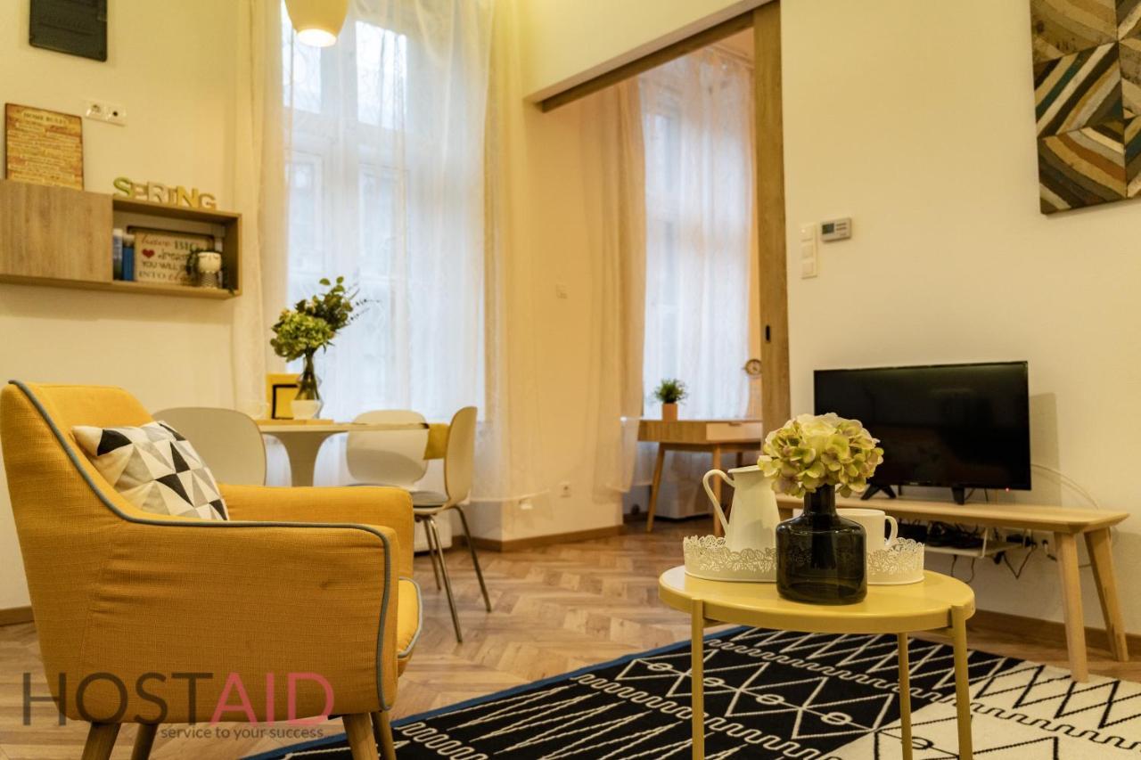 M10 Apartment - Hostaid Budapest Exterior foto